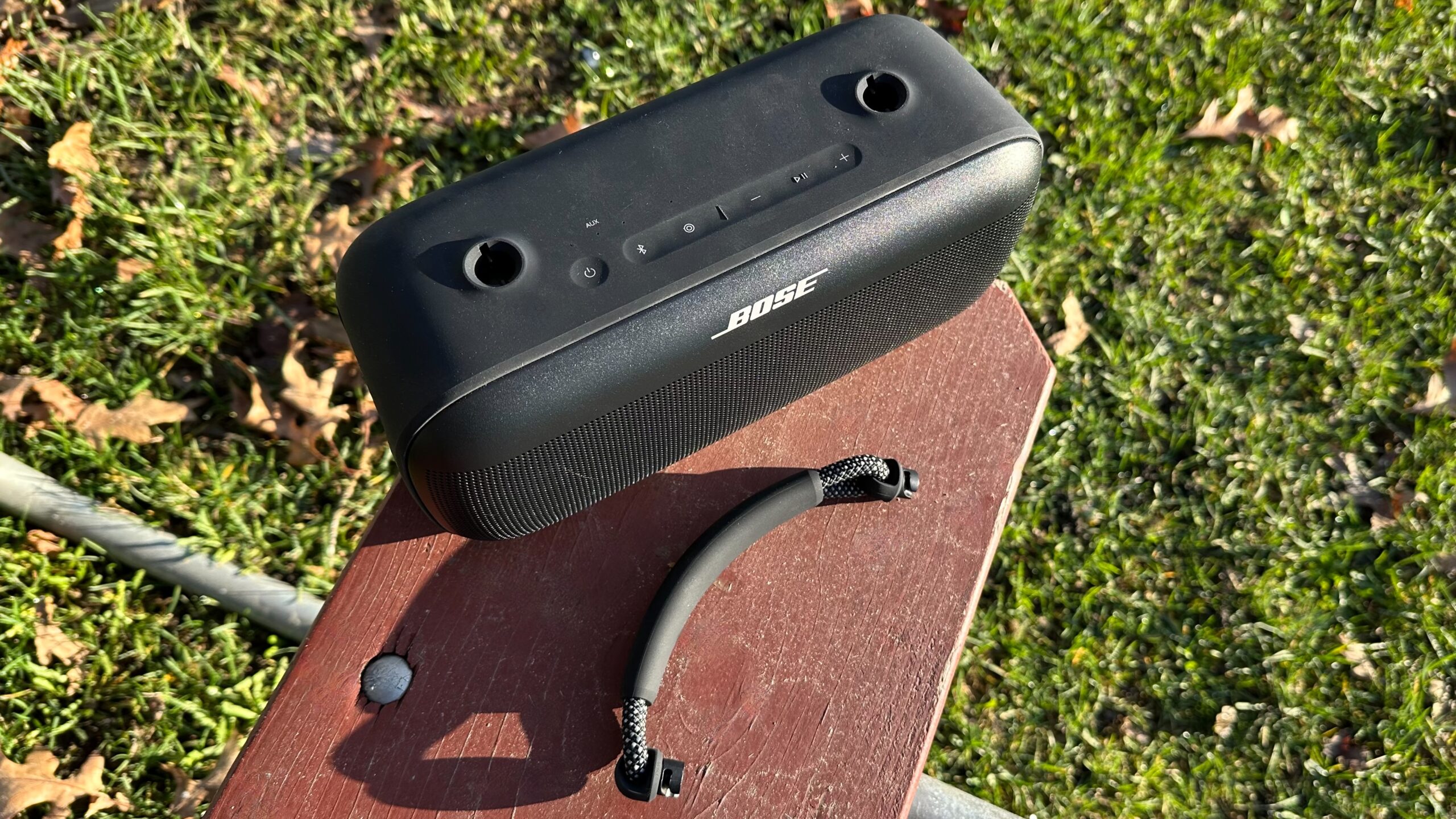 Bose SoundLink Max_5 A Bose SoundLink Max with it's handle removed.