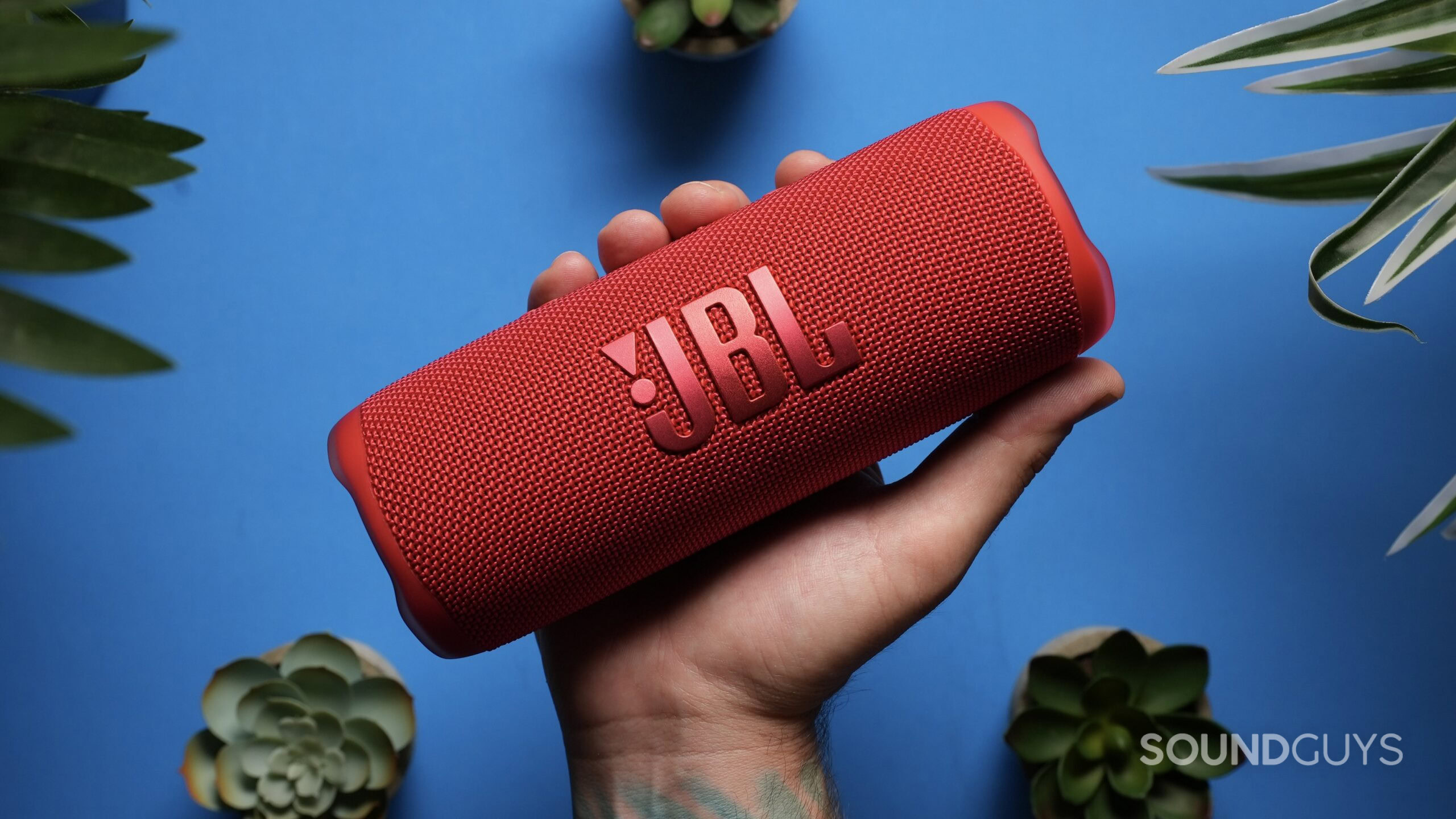 JBL Flip 6 Hand Hero A hand holds a red JBL Flip 6.